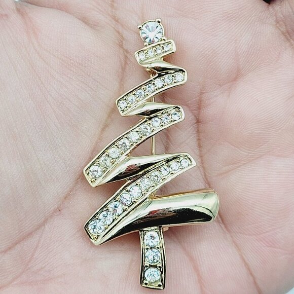 Vintage Monet Pave Crystals Christmas Tree Brooch Gold Tone Timeless Jewelry EUC - Picture 1 of 6